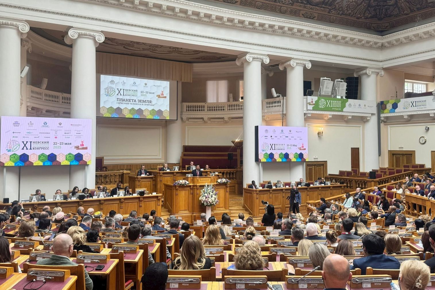 Phó chủ tịch Quốc hội Lê Minh Hoan dự Phiên toàn thể của Đại hội Sinh thái quốc tế Nevsky lần thứ 11